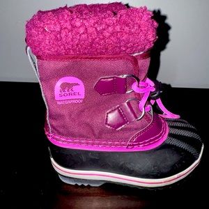 Girls Sorel winter snow boots. Size 10